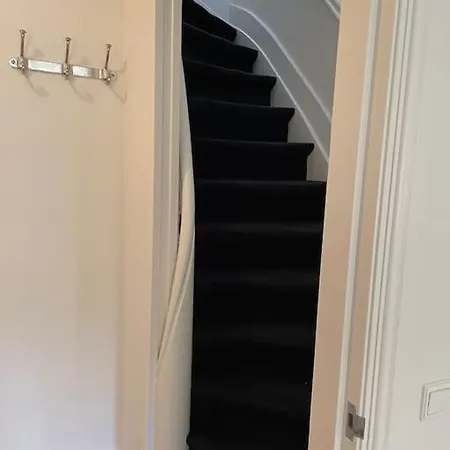 Beautifully Large In De Pijp! Appartement *